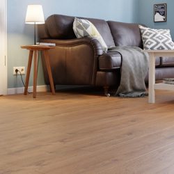 Πάτωμα Laminate Kronotex D3901 Summer Oak B